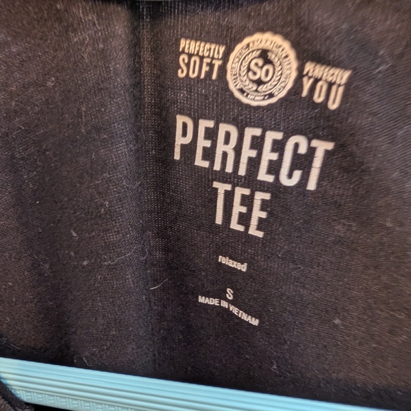 SO Short Sleeve Scoop & Crew Tee Set in Black, Olive, Cream - Picture 3 of 5